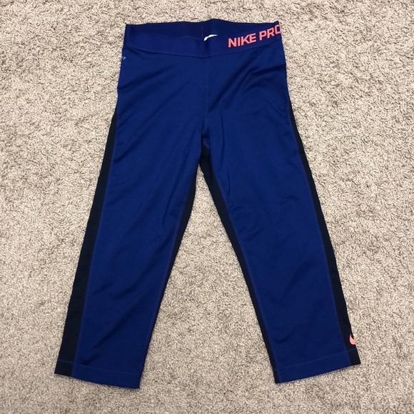 Nike Pants - Nike Pro Dri-fit cropped pants